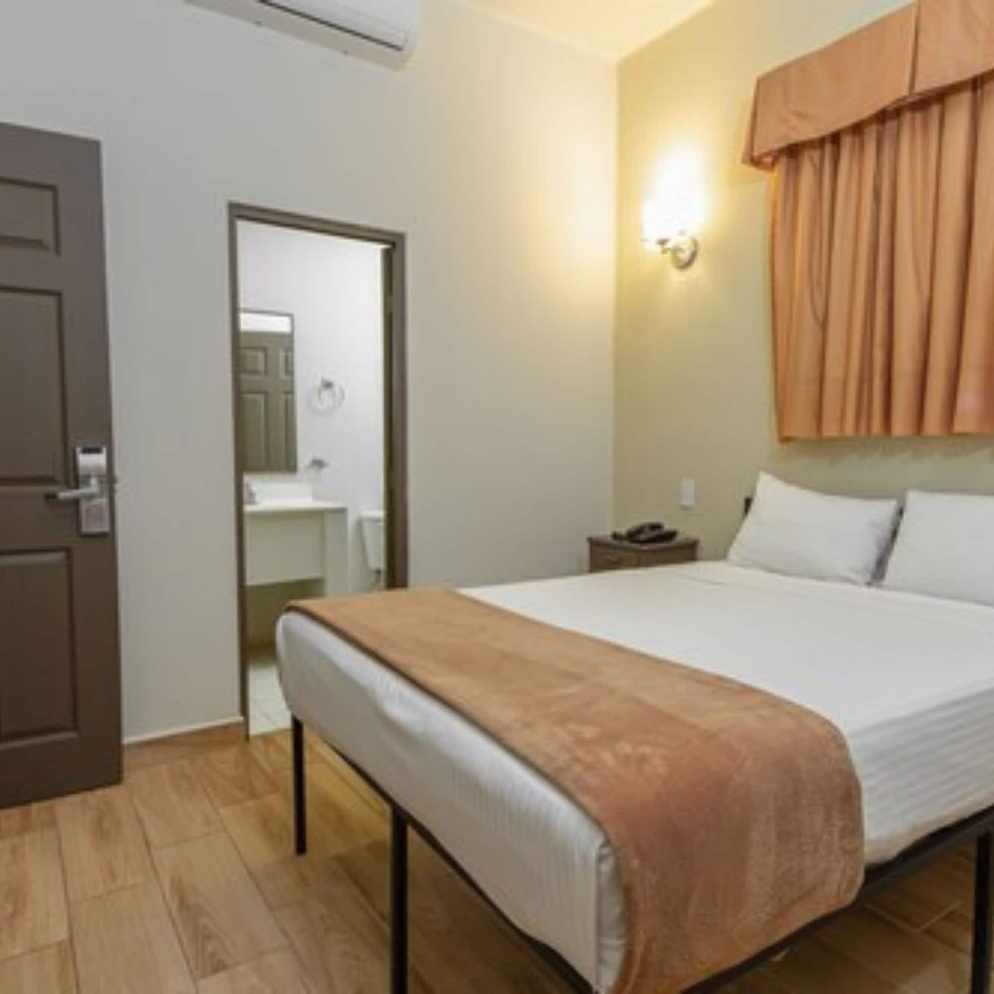 מונטריי Hotel Plaza Del Arco Express מראה חיצוני תמונה