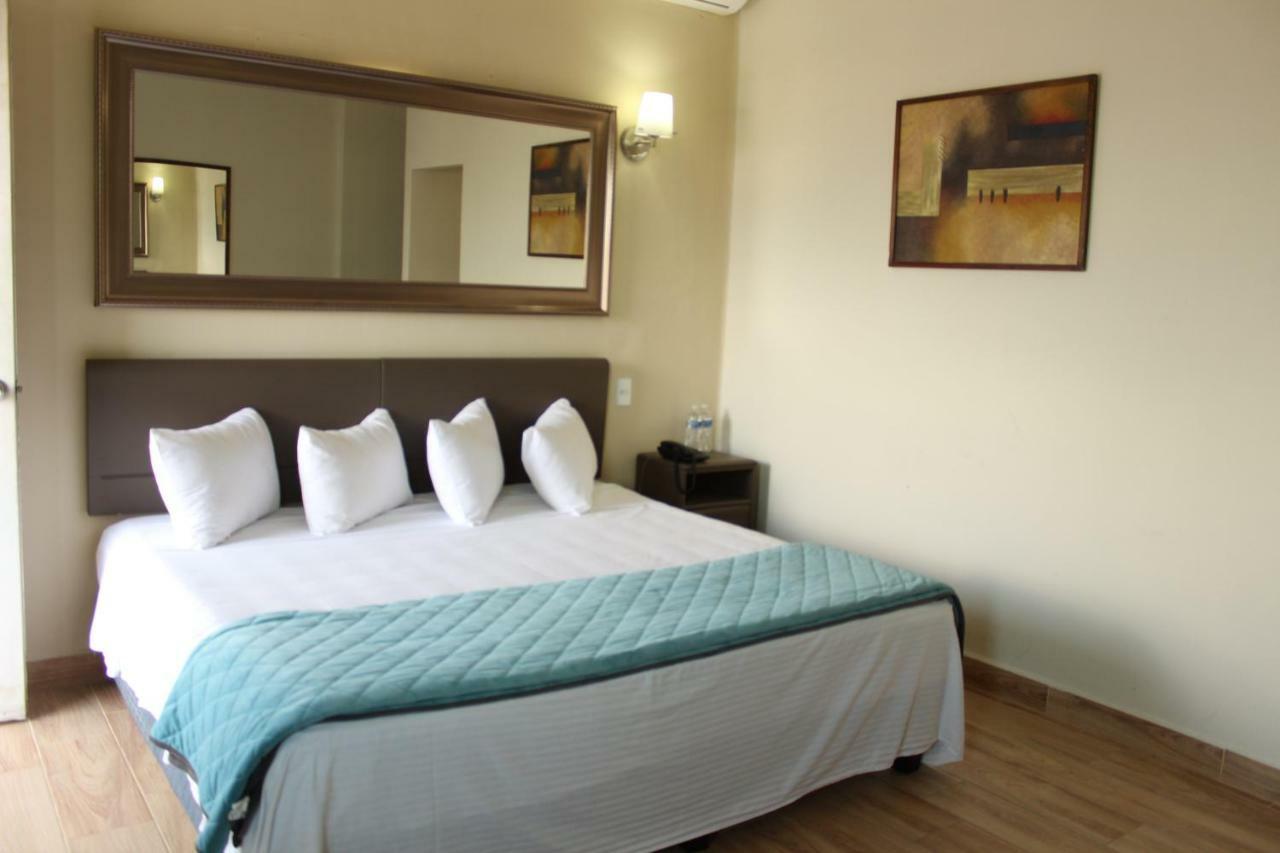 מונטריי Hotel Plaza Del Arco Express מראה חיצוני תמונה