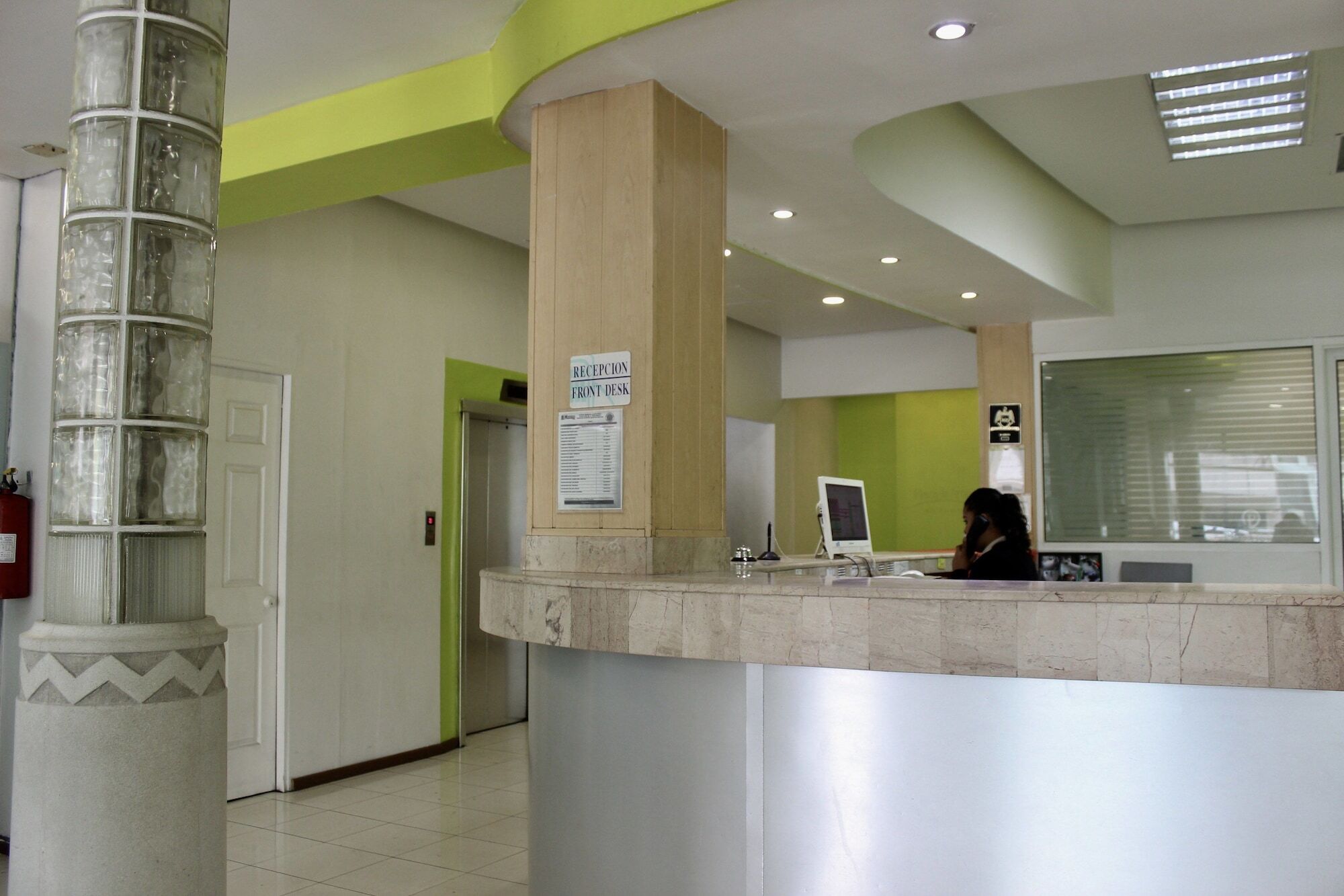 מונטריי Hotel Plaza Del Arco Express מראה חיצוני תמונה