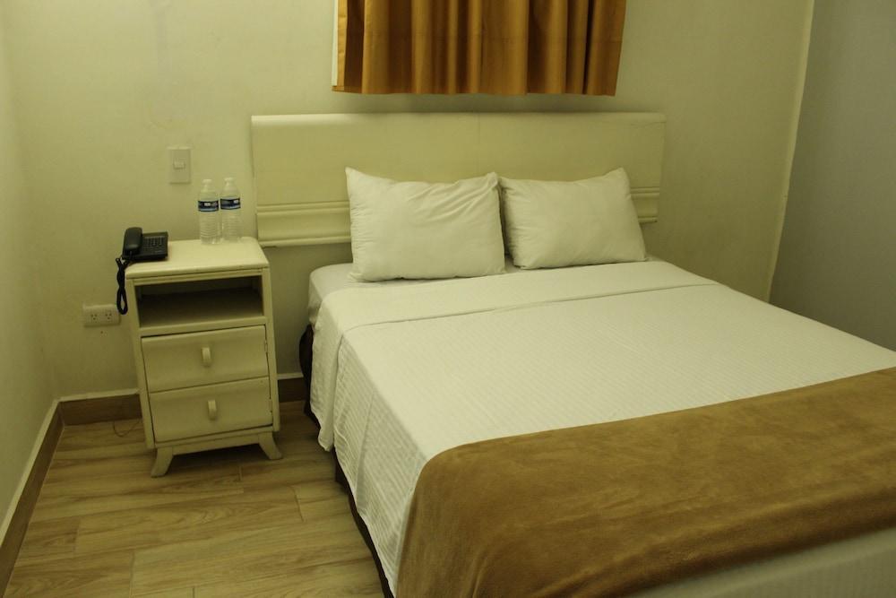 מונטריי Hotel Plaza Del Arco Express מראה חיצוני תמונה